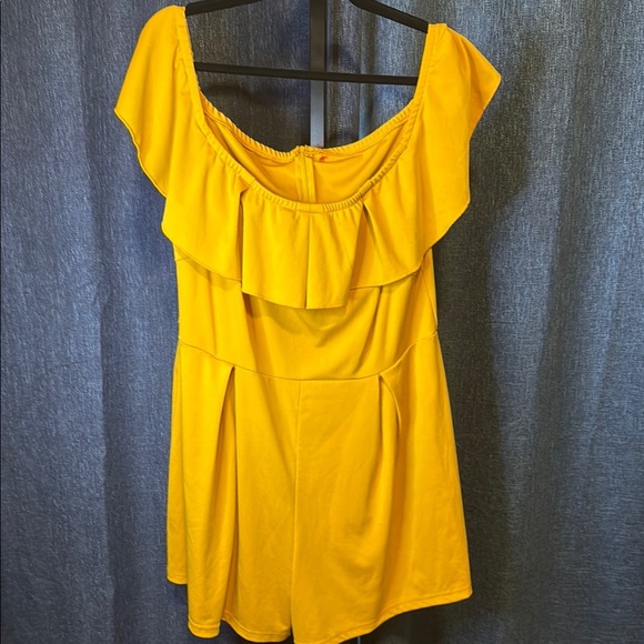 Yellow Ruffled Women's Romper XXL - Picture 1 of 1